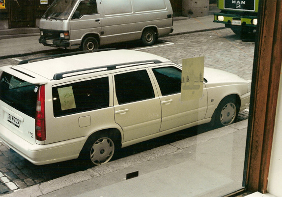 Riiko Sakkinen | Installation Views | Paha maito