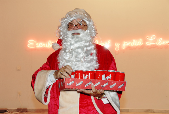 Riiko Sakkinen | Installation Views | Escribid a Pap Noel y Pedid Libertad