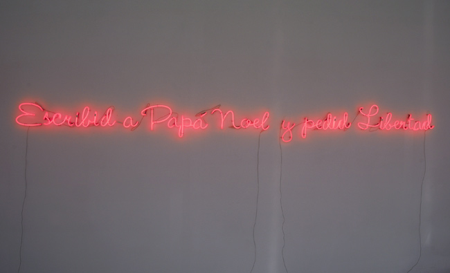 Riiko Sakkinen | Objects | Escribid a Pap Noel y Pedid Libertad