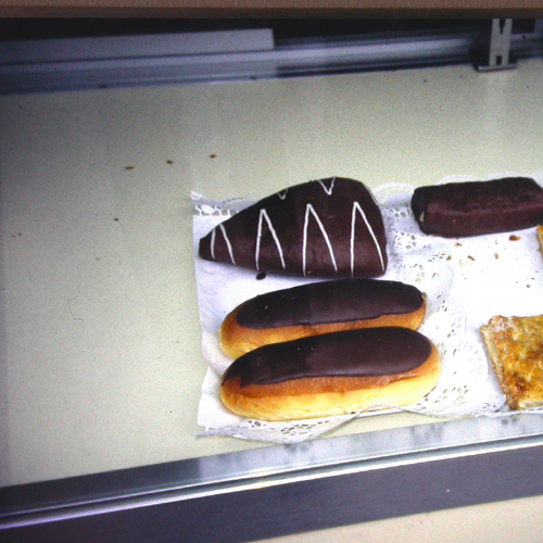 Riiko Sakkinen | Installation Views | Riiko Sakkinen's Express Kebab Pizza
 Featuring Inmaculada Daz & Grsky Grytvic